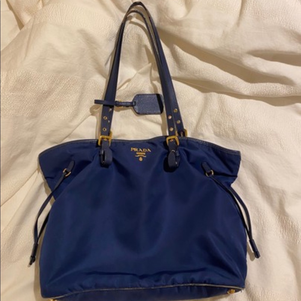 PRADA nylon tote 💙🥶